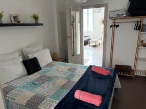 a bedroom with a bed with a quilt on it at Appartement lumineux centre Pau proche château et gare in Pau