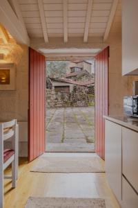 a kitchen with a painting on the wall at Bravia Country House in Fafião