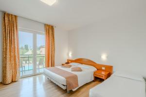 a bedroom with a bed and a large window at Hotel Nuova Barcaccia in Peschiera del Garda +43 photos