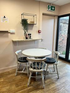 a table and chairs in a waiting room at Hues - Castle Cary in Castle Cary
