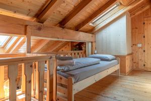 a bedroom in a log cabin with a bunk bed at Private Veranda - Tiroler Chalet - Near Ski Slopes & Dolomites in Carano