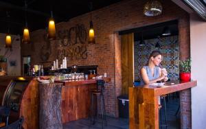a woman sitting at a bar in a restaurant at Hotel Plaza Hidalgo in Ixtlán del Río
