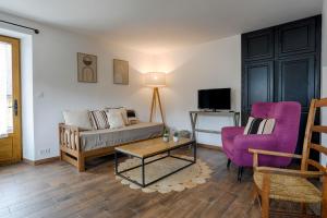 a living room with a couch and a table at La Maison d'Adèle in Baden