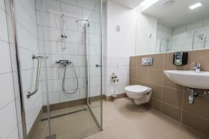 Koupelna v ubytování Harkányi Psoriasis Centrum