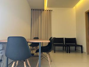 a room with chairs and a table and a table and chairs at Oasis Living in Islamabad