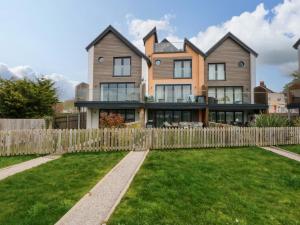 a large house with a fence in the yard at 2 Glan Yr Aber in Colwyn Bay