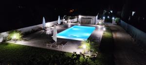 an overhead view of a swimming pool at night at Fèdeli House Pool in Noto +4 photos