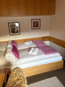 a bed with two pillows and towels on it at Seeappartement Kitzsteinhorn in Zell am See +44 photos