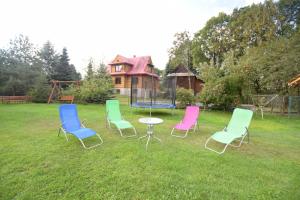 a group of chairs and a table in a yard at Pokoje Gościnne Brynkus in Białka Tatrzańska
