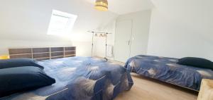 a bedroom with two beds in a room at la petite roche in Lanildut
