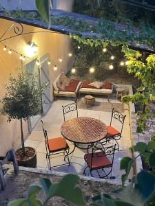 a patio with a table and chairs and a couch at Villa vacances les 3 Restanques in Ollioules