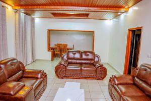 a living room with leather furniture and a table at Antoine in Taba