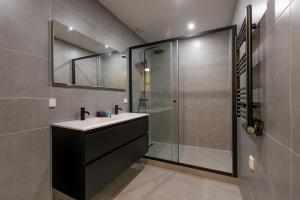 Gallery image of Spacious Blijdorp Home with3 Double Beds in Rotterdam