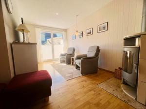 a living room with two chairs and a tv at Ferienwohnung Westi in Thiessow