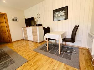 a living room with a table and a chair at Ferienwohnung Shar Pei in Thiessow