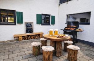 a patio with a table and two glasses of beer at Chalet Woidzauber in Zwiesel