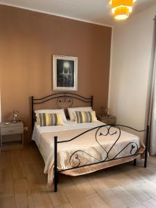 a bedroom with a bed and a picture on the wall at Antiche mura in Palermo