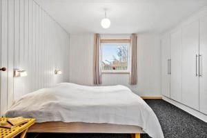 a white bedroom with a bed and a window at JB380-Fjerritslev-Gottrupvej-311-C in Fjerritslev