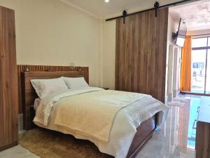 a bedroom with a bed and a large window at Endless Salt in Colchani