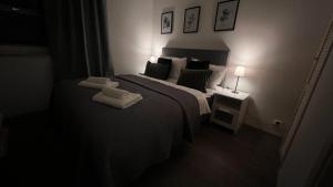 a bedroom with a bed with two towels on it at Veløyveien 4b in Sandefjord