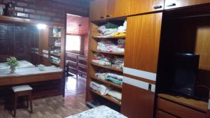 a kitchen with a walk in pantry with a sink at Chalé Privê Serrano em Gravatá in Gravatá