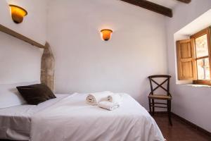 Cama ou camas em um quarto em Petit Hotel Hostatgeria La Victoria