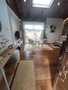 a living room with a table and chairs at O Iniño casita rural costera in O Grove
