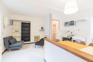 a kitchen and living room with a table and chairs at Levanto lodge in Levanto