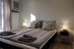 a bedroom with a large bed with towels on it at Billund Guest Lodge in Grindsted