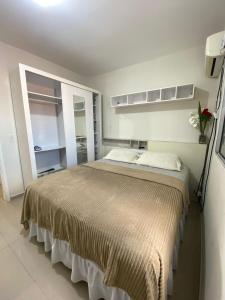 a bedroom with a large bed in a room at Casa privada 3 quartos próx aos canyos in Piranhas