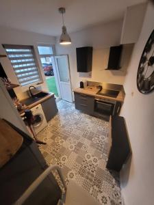a kitchen with a clock on the wall at appartement proche gare SNCF in Tours