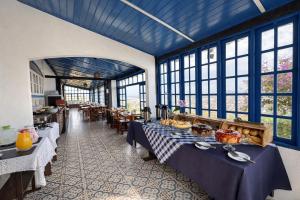 a room with a table with plates of food on it at Pousada Tanto Mar in Arraial do Cabo