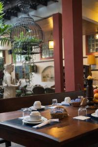 a table in a restaurant with dishes on it at Pousada Estalagem do Porto in Arraial do Cabo