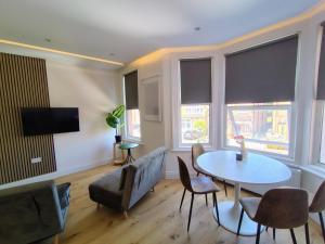 a living room with a table and chairs at Best in Class - London, Harrow in Harrow +1 photo