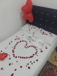 a bed with a heart made out of blood at Hotel Casa de Oriente in San Bartolo