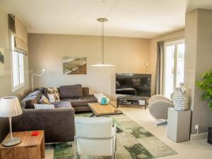 a living room with a couch and a tv at Les Graves in Saint-Pierre-Lafeuille