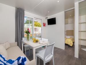 Gallery image of Mobile home in Rabac with shared pool in Rabac +21 photos