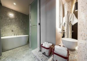 a bathroom with a tub and a sink and a bath tub at 부산 대연동 뮤트호텔 in Kwangan-dong +82 photos
