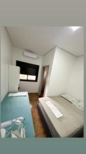 a room with two beds and a window at Borges Hotel, endereço Boa Vista das Missões in Jabuticaba