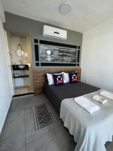 a hotel room with a bed and a window at Pousada Mirante do Atalaia Oficial II in Arraial do Cabo
