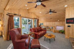a living room with leather furniture and a ceiling fan at Riverside Loft Suite home in Leavenworth