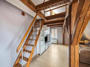 a wooden staircase in a room with a living room at Stilvolles Studio nahe Müritzsee in Buchholz in Buchholz