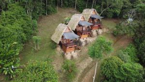 an overhead view of a group of houses with grass roofs at Cabanas ecologicas con vista espectacular y cascada privada - Finca Qawana Ecolodge en San Carlos in Cristalina