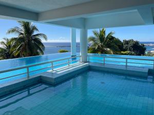 a swimming pool with a view of the ocean at Le Reka du Grand Large in Papeete