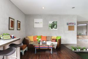 a living room with a couch and a table at Urbanview Hotel The Lodge Karawaci in Tangerang