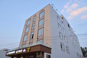 a tall brick building with at Hotel The Sabhyansh in Khātu
