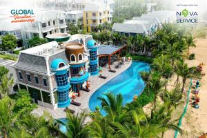an aerial view of the pool at the global hotel at Biệt thự Hồ Tràm B SH42 in Xuyên Mộc