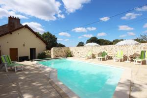 a villa with a swimming pool and a house at Le monteil in Arnac-la-Poste