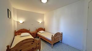 a room with two beds in a room at Le gîte communal in Dompierre-les-Églises