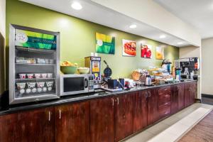 a restaurant with a counter with a microwave at Quality Inn & Suites Vail Valley in Eagle